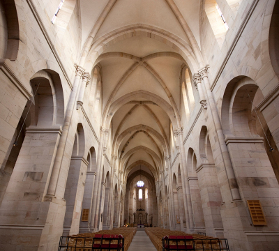 Ein Blick ins Innere der Abteikirche Otterberg