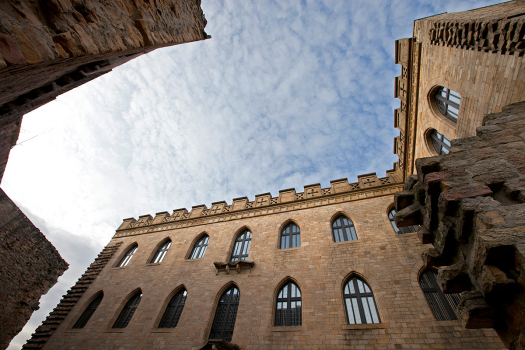 Das Hambacher Schloss bei Neustadt an der Weinstraße in der Pfalz @ view - die agentur