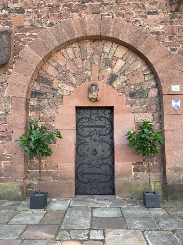 Die Eingangstür zum Casimirschloss