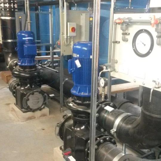 Pumpenanlage im Filterhaus nach Sanierung 2