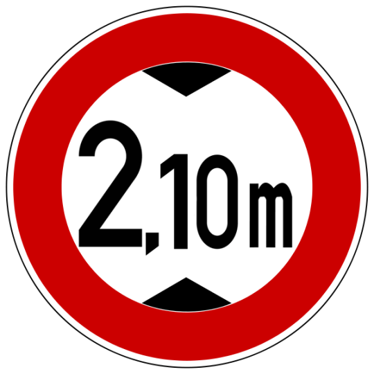 Verkehrsschild: Verbot für Fahrzeuge über der angegebenen tatsächlichen Höhe (einschließlich Ladung) von 2,10 
