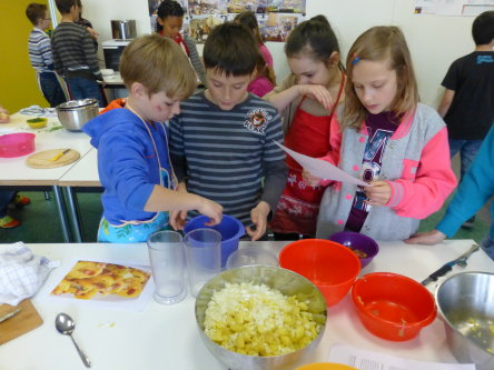 Kinder beim Kochen© Stadt Kaiserslautern