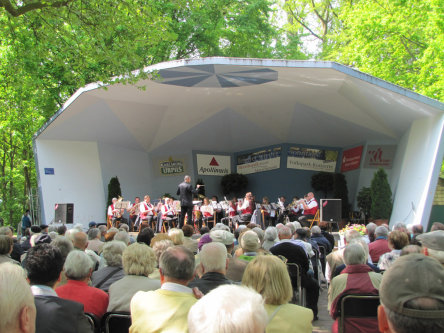 Der Musikverein Leimersheim spielt auf zum Start der Volkspark-Konzertreihe 2012. © Stadt Kaiserslautern