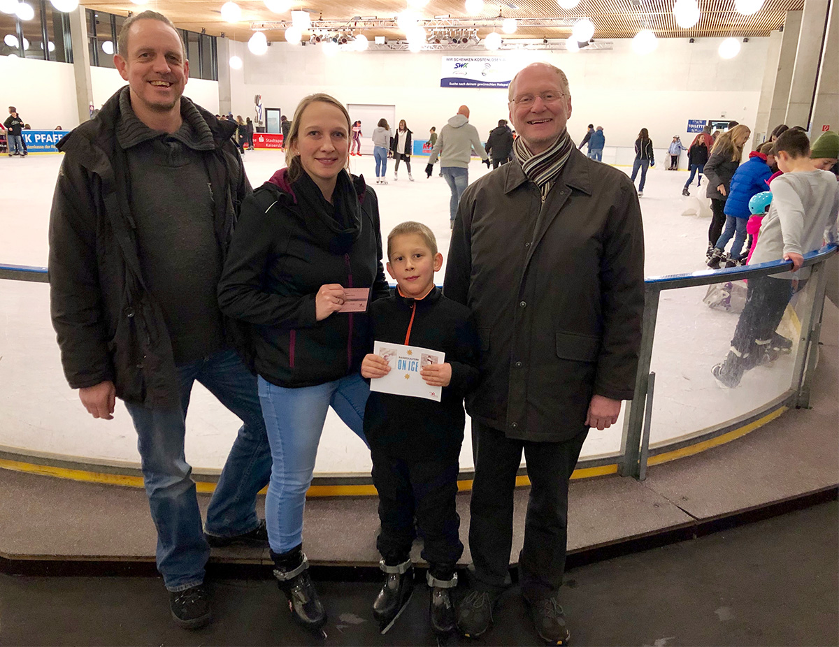 Eisbahn „KL on Ice“ ehrt 30.000sten Besucher der Saison Stadt