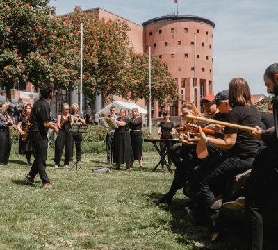 Zwischen Pfalzgalerie und Schillerplatz war für Groß und Klein viel geboten, von Musik über Theater, Vorträge und vieles mehr.