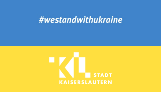 Grafik mit den ukrainischen Farben mit dem Logo der Stadt Kaiserslautern und dem Schriftzug "#westandwithukraine"