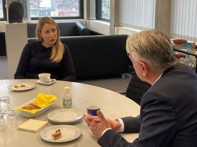 © Stadt Kaiserslautern Anne-Marie Flynn im Gespräch mit OB Klaus Weichel. © Stadt Kaiserslautern