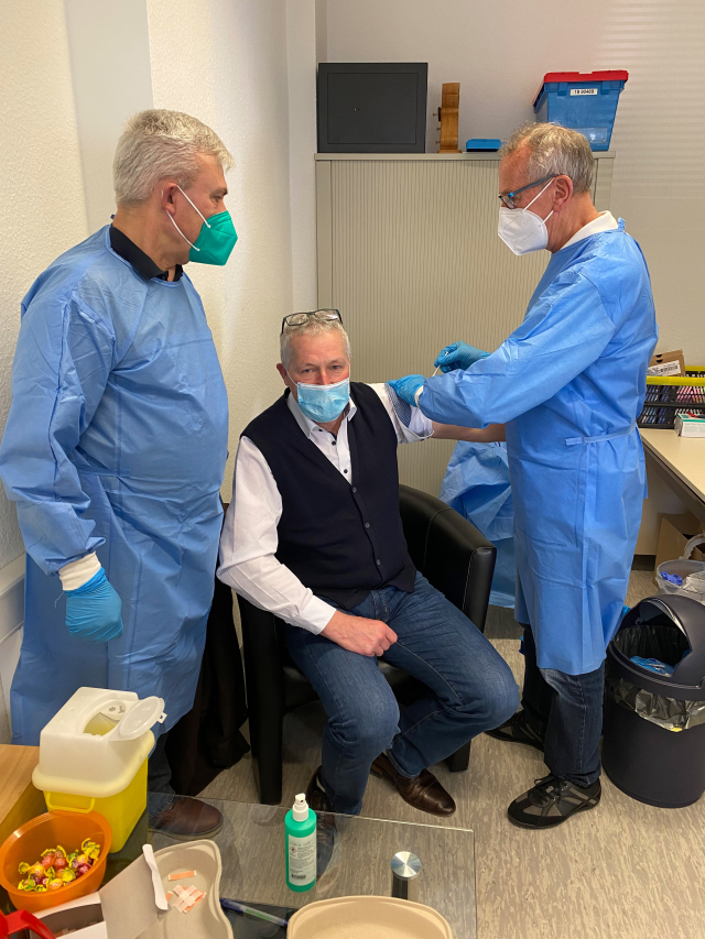 Beigeordneter Peter Kiefer nutzte die Impfaktion in der Glockestubb zum Boostern © Stadt Kaiserslautern