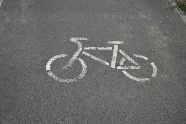 Fahrrad-Piktogramm auf einer asphaltierten Straße  ©pixabay 