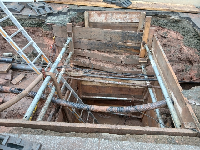 In der neuen Stadtmitte laufen zahlreiche Leitungen zusammen. Hier ist das Arbeiten nur unter erschwerten Bedingungen möglich. © Stadt Kaiserslautern