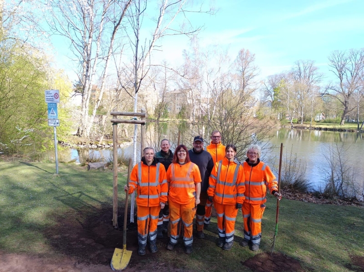 Oceane und Luna mit den Kolleginnen und Kollegen der SK im Volkspark © Stadtbildpflege Kaiserslautern