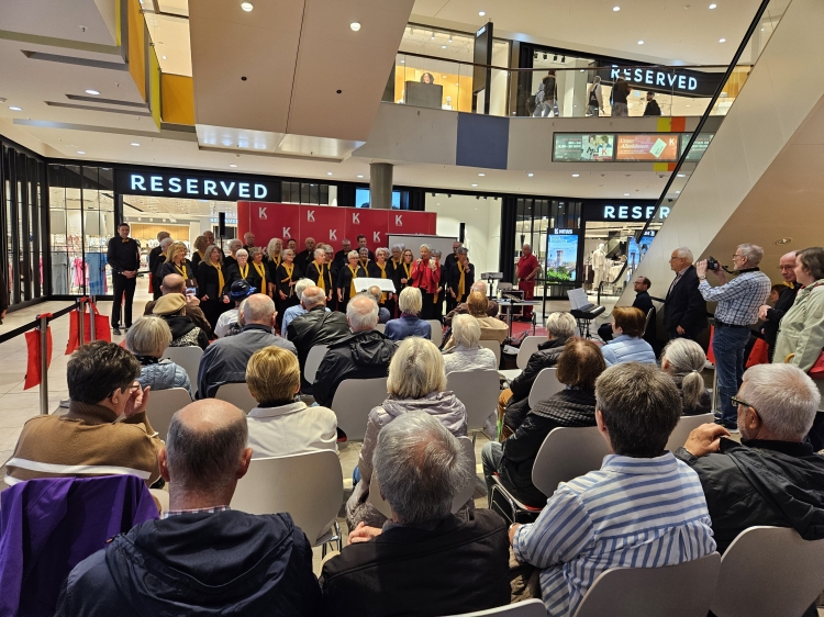 Beate Kimmel bei der Eröffnung im K in Lautern © Stadt Kaiserslautern