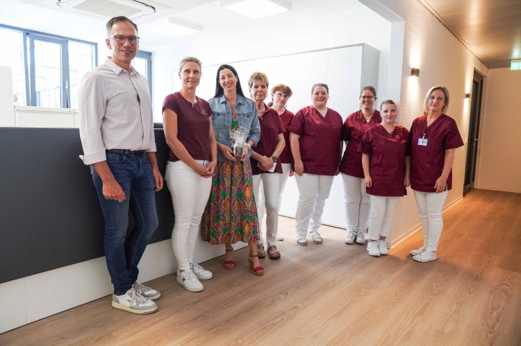 Dr. med. Christian Kunz, Ärztlicher Leiter im MVZ Kaiserslautern, Jessica Geye, Fachärztin, Anja Pfeiffer, Sozialdezernentin und Aufsichtsratsvorsitzende, und Dr. med. Ulrike Friedrich, Fachärztin © Westpfalz-Klinikum