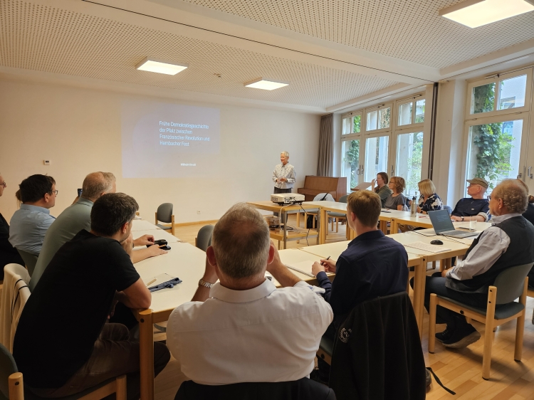 Oberbürgermeisterin Beate Kimmel begrüßte zum Demokratie-Workshop in der Alten Eintracht. © Stadt Kaiserslautern