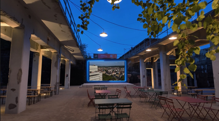 Der Film „Lauter Lautrer Geschichten“ zum 750. Geburtstag der Stadt Kaiserslautern wird vom 23. bis 25. Juli noch drei Mal im ehemaligen Kohlenbunker auf dem PFAFF-Gelände gezeigt. © Bernd Schmitt.