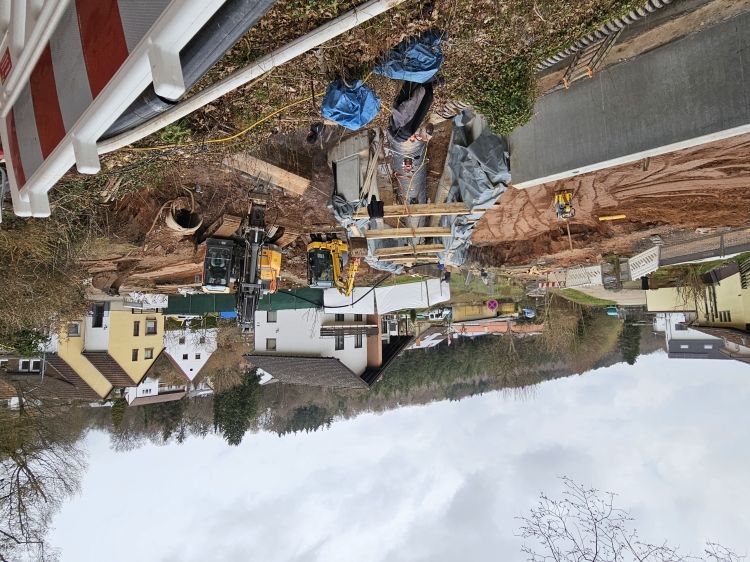 Blick in die Baugrube an der Waschmühle. In dem Rohr in der Mitte fließt derzeit der Eselsbach. © Stadt Kaiserslautern
