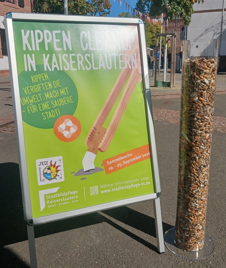 Alle gesammelten Zigarettenstummel wurden in einer transparenten Plexiglassäule sichtbar präsentiert. © Stadtbildpflege Kaiserslautern