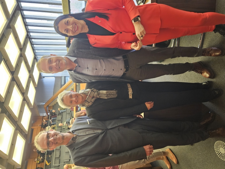 WKK-Geschäftsführer Thorsten Hemmer und der kaufmännische Direktor Peter Selzer waren am Montag in der Sitzung des Stadtrats zu Gast, um das Projekt vorzustellen. Dazwischen Oberbürgermeisterin Kimmel, rechts Beigeordnete Anja Pfeiffer.  © Stadt Kaiserslautern