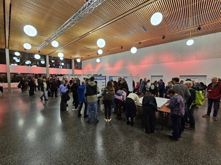 An den Thementischen herrschte reges Treiben. © Stadt Kaiserslautern