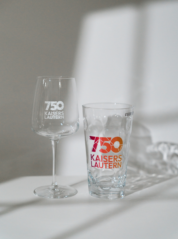 Weinglas und Dubbeglas nebeneinander © Peaks / Stadt Kaiserslautern