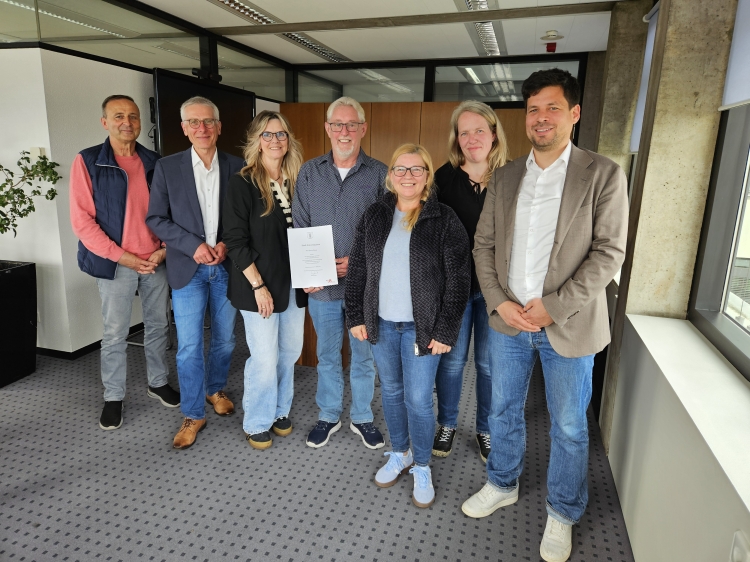 © Stadt Kaiserslautern Erwin Druck war mit seiner Frau zu seinem letzten offiziellen Termin in der Verwaltung gekommen - der kleinen Verabschiedungsfeier im Büro von Baudezernent Manuel Steinbrenner (1.v.r.). © Stadt Kaiserslautern
