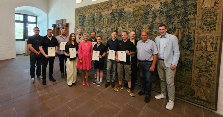 Die Geehrten mit Oberbürgermeisterin Beate Kimmel und den weiteren Ehrengästen. © Stadt Kaiserslautern