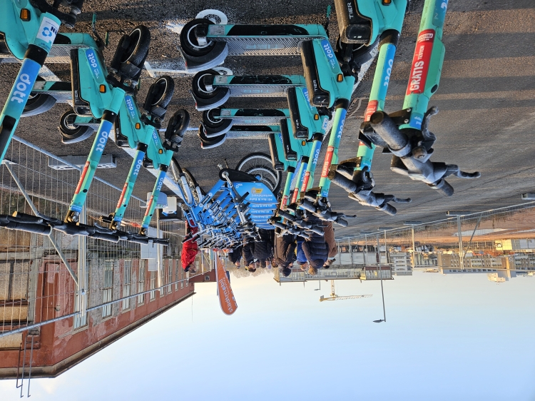 Zur kleinen Einweihungsfeier am frühen Morgen des 17. Dezember waren zahlreiche Projektpartner gekommen. © Stadt Kaiserslautern