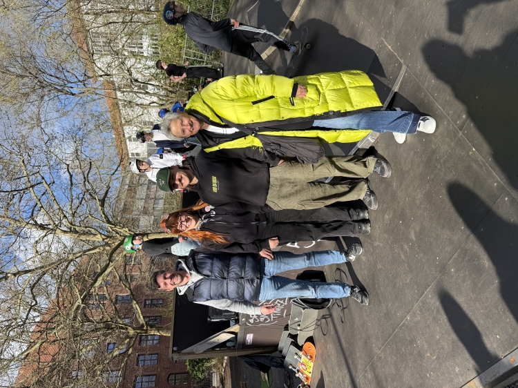 © Stadt Kaiserslautern V.l.: Constantin Weidlich, Clair Baumgardt-Kallay, Tim Kopta und Oberbürgermeisterin Beate Kimmel eröffnen die Skate-Bahn © Stadt Kaiserslautern