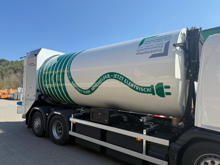 © Stadtbildpflege Kaiserslautern Seitenansicht des Müllfahrzeugs © Stadtbildpflege Kaiserslautern