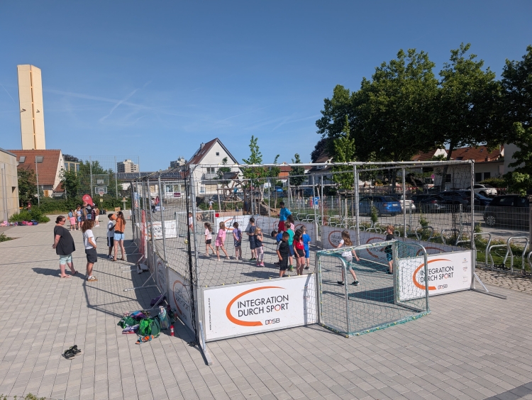 Auch ein Kleinspielfeld war im Hof der Schillerschule aufgebaut © Stadt Kaiserslautern