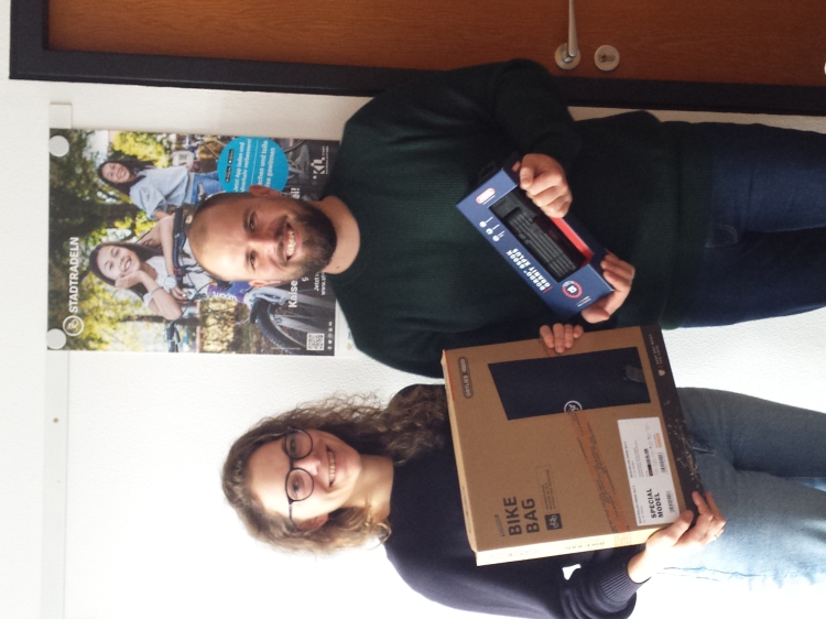 Anja Jung und Julian Völk freuten sich über die überreichten Preise  © Stadt Kaiserslautern