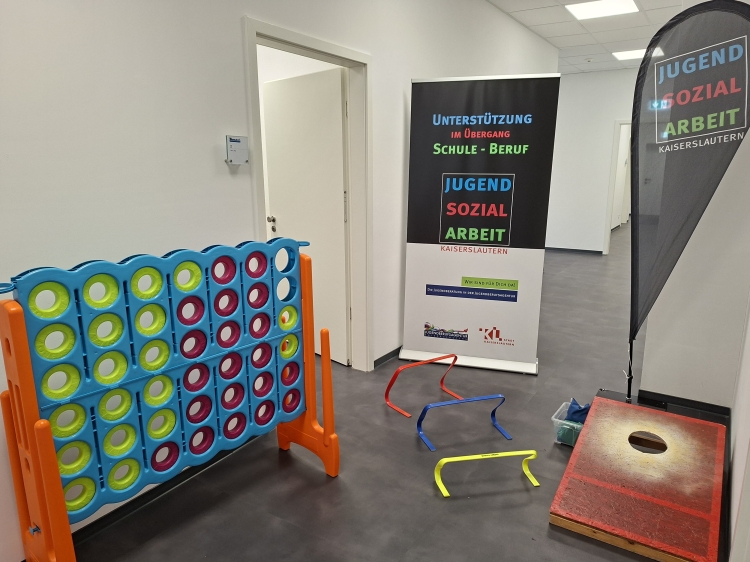 © Stadt Kaiserslautern Der Rauschbrillen-Parcours der Jugendsozialarbeit am Bewerbertag der Jugendberufsagentur. © Stadt Kaiserslautern