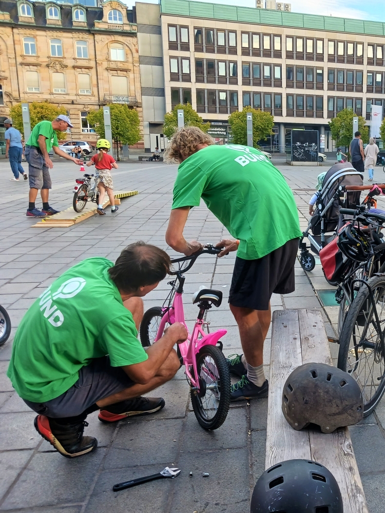 Bereits im letzten Jahr fand anlässlich der Europäischen Mobilitätswoche eine Fahrradschule auf dem Stiftsplatz statt. © Stadt Kaiserslautern