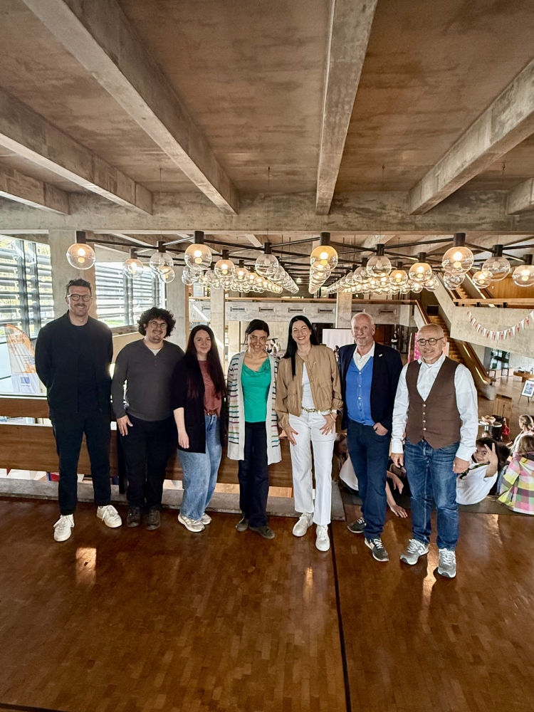 Eröffnung der Kinderrechte-Ausstellung im Rathaus-Foyer mit vlnr. Marco Zettl, Ivan Knezevic, Karin Breyer, Caroline Busser, Anja Pfeiffer, Michael Krauss und Ludwig Steiner 
 © Stadt Kaiserslautern 	