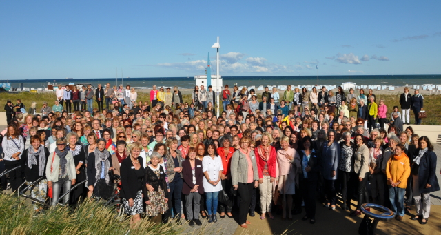 Die Teilnehmerinnen und Teilnehmer der 23. Bundeskonferenz kommunaler Frauenbüros und Gleichstellungsstellen. © Bundesarbeitsgemeinschaft kommunaler Frauenbüros