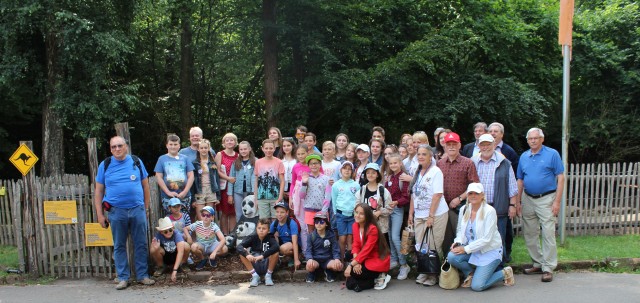 Hatten einen aufregenden Tag mit den Tieren im Zoo Kaiserslautern: die 30 Kinder aus Tschernobyl, die hier über die Pfälzische Kinderhilfe auf Erholungsurlaub sind © Zoo Kaiserslautern