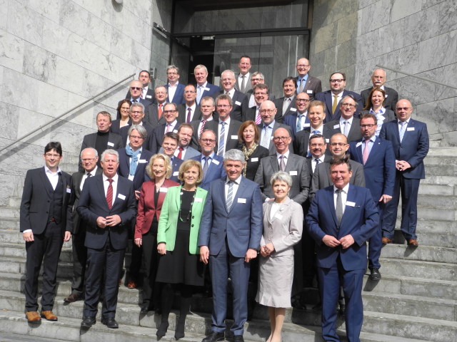 Die Vertreterinnen und Vertreter der Mitgliedsstädte trafen sich am 27. April in Mainz. © Stadt Mainz, Ellen König 