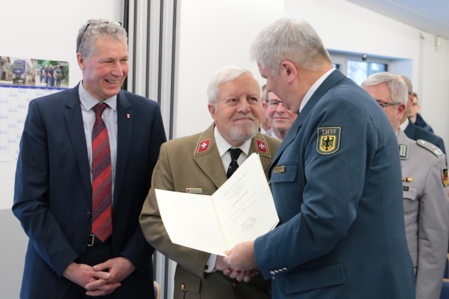 vlnr: Beigeordneter Kiefer, Dr. Schöttler, THW-Präsident Broemme © Erlewein