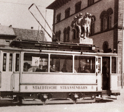 Straßenbahn vor der Fruchthalle, etwa 1930.