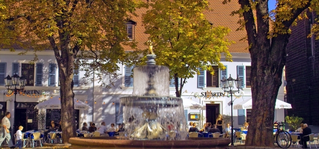 Blick auf den Martinsbrunnen auf dem St.Martinsplatz