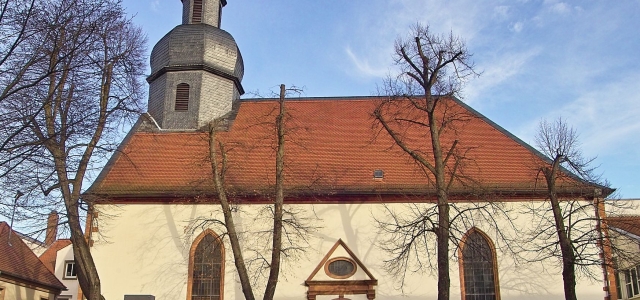 Außenaufnahme der kleinen Kirche