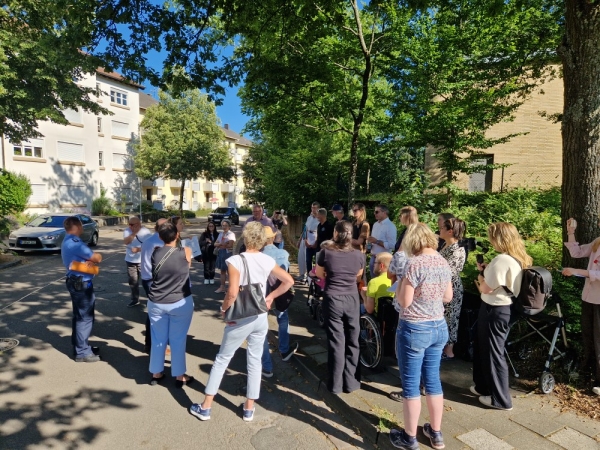 Das Bild zeigt Teilnehmede des Fußverkehrscheck am 24.06.2025