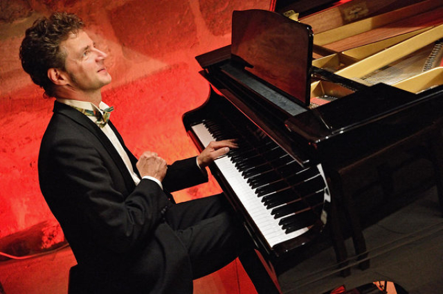 Jens Barnieck am Klavier © Martin Arnold