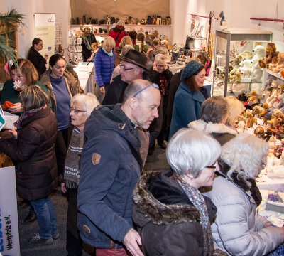 dichter Besucherstrom auf dem Kulturmarkt